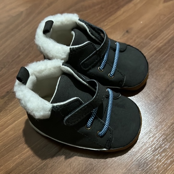 Carter's infant shoe 0-3 m - Picture 2 of 3